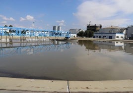 La Junta de Andalucía acelera el plan para ampliar el uso de agua regenerada en regadíos