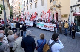 Una manifestación urge al Gobierno de la Junta a frenar el «desastre» en la dependencia en Córdoba