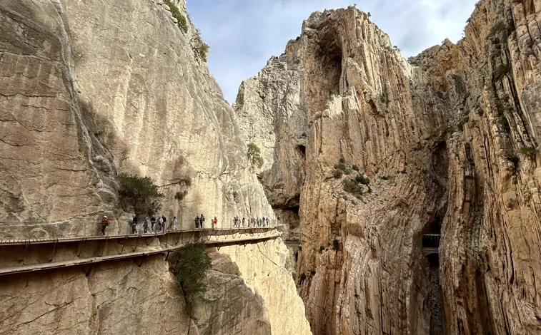 Imagen principal - Imágenes del Caminito del Rey en el desfiladero de los Gaitanes