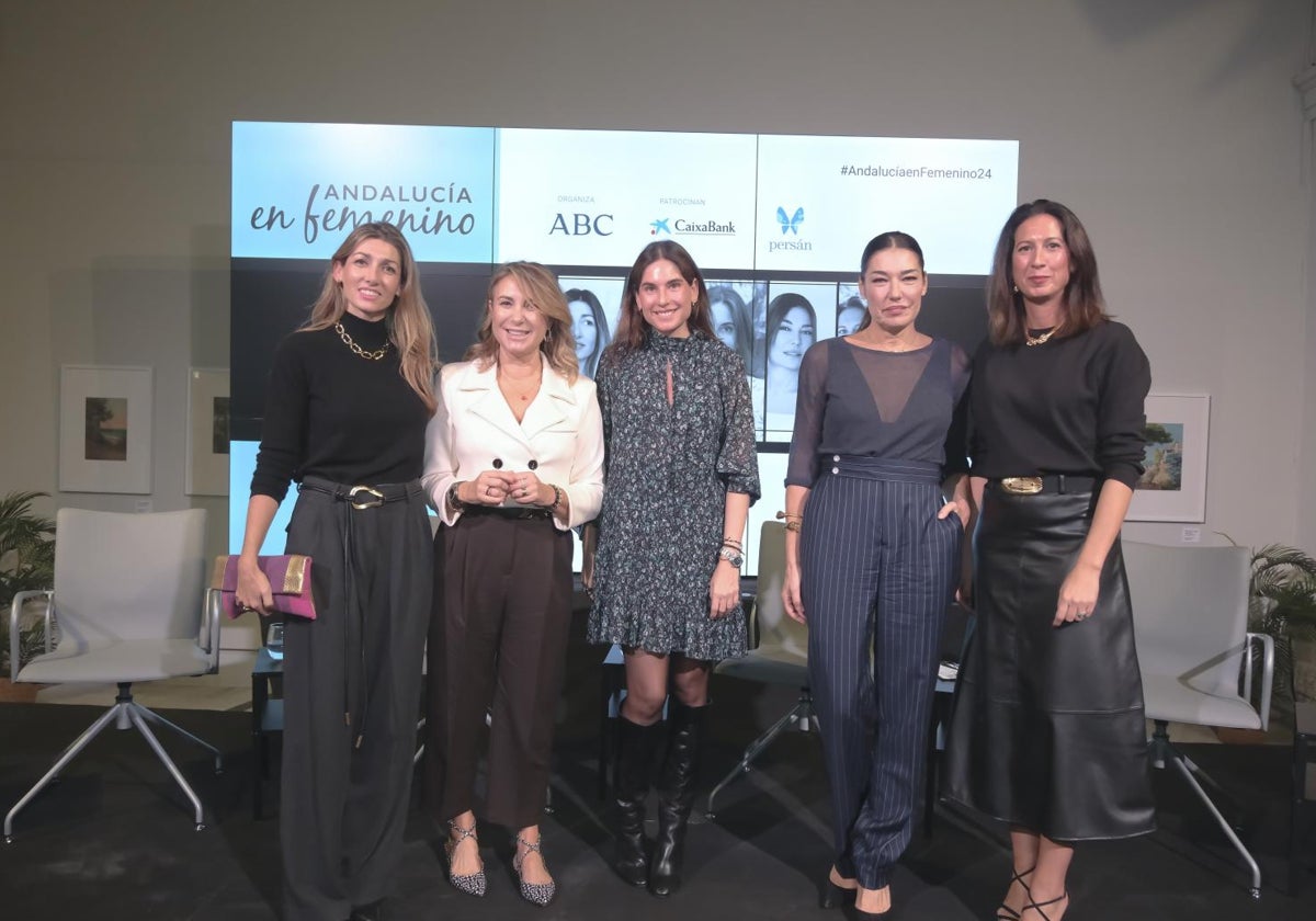 De izquierda a derecha, Marta Álvarez, Milagros Cabral, Lourdes Montes, Raquel Revuelta y Marta Vázquez