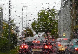 Las fuertes tormentas en Jaén provocan un desprendimiento sobre la A-401 a la altura del cruce con la JA-4205 en Huelma