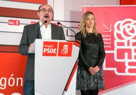 Lambán descarta a Pilar Alegría como su sucesora al frente del PSOE de Aragón y afirma que quien sea «debería tener principios, no ser un simple ventajista»