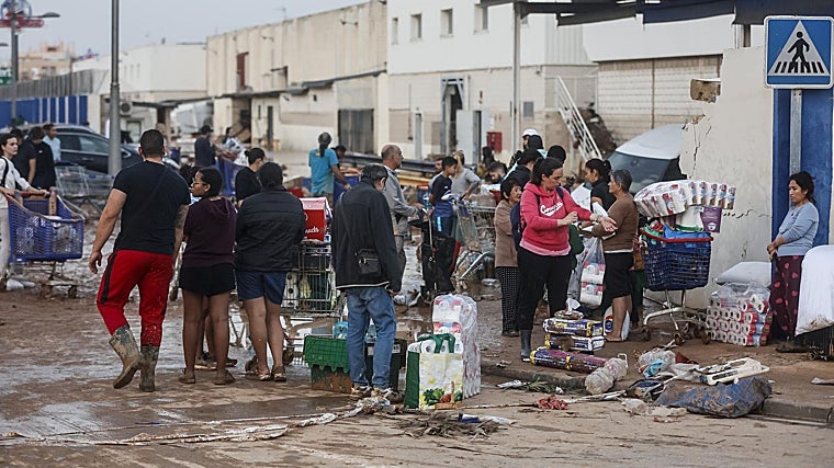 Los efectos del temporal han arrasado viviendas y calles en Alfafar