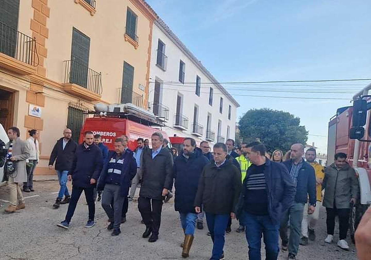 Feijóo y García-Page con otras autoridades en Latur