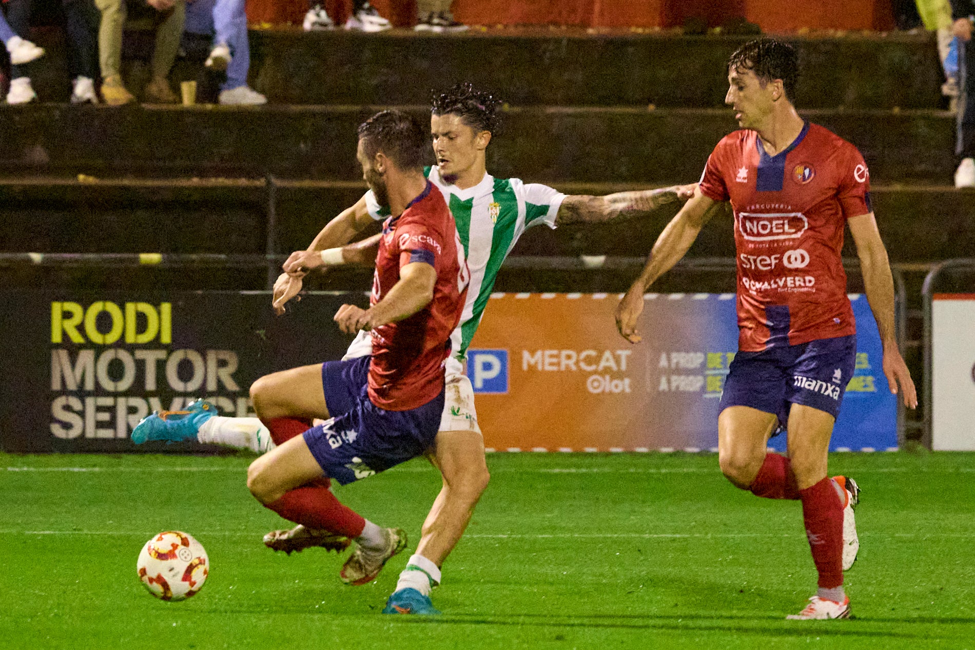 Las imágenes de la sorprendente eliminación copera del Córdoba CF en Olot