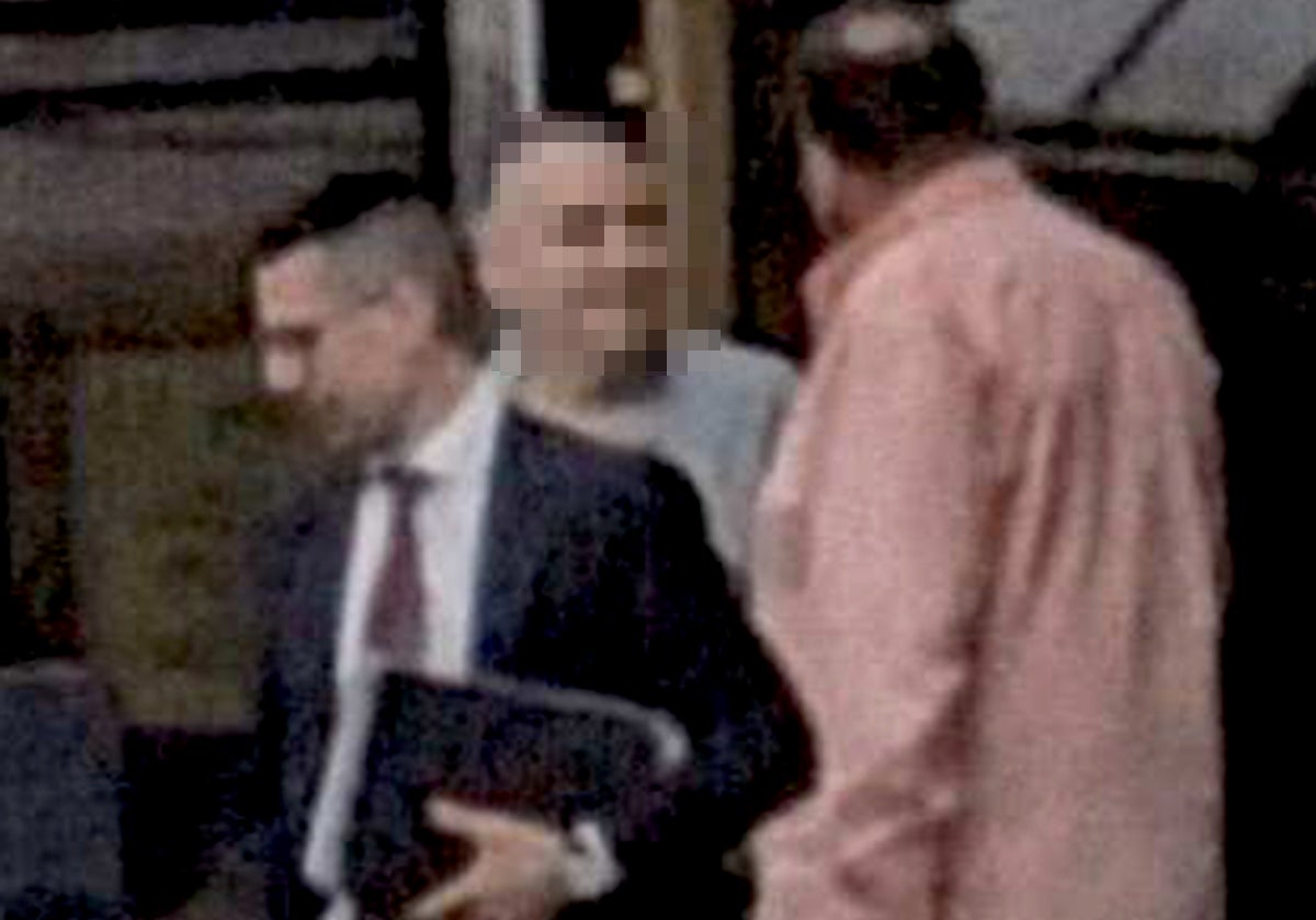 El comandante Rubén Villalba con el exasesor de Ábalos, Koldo García, en el restaurante La Chalana de Madrid