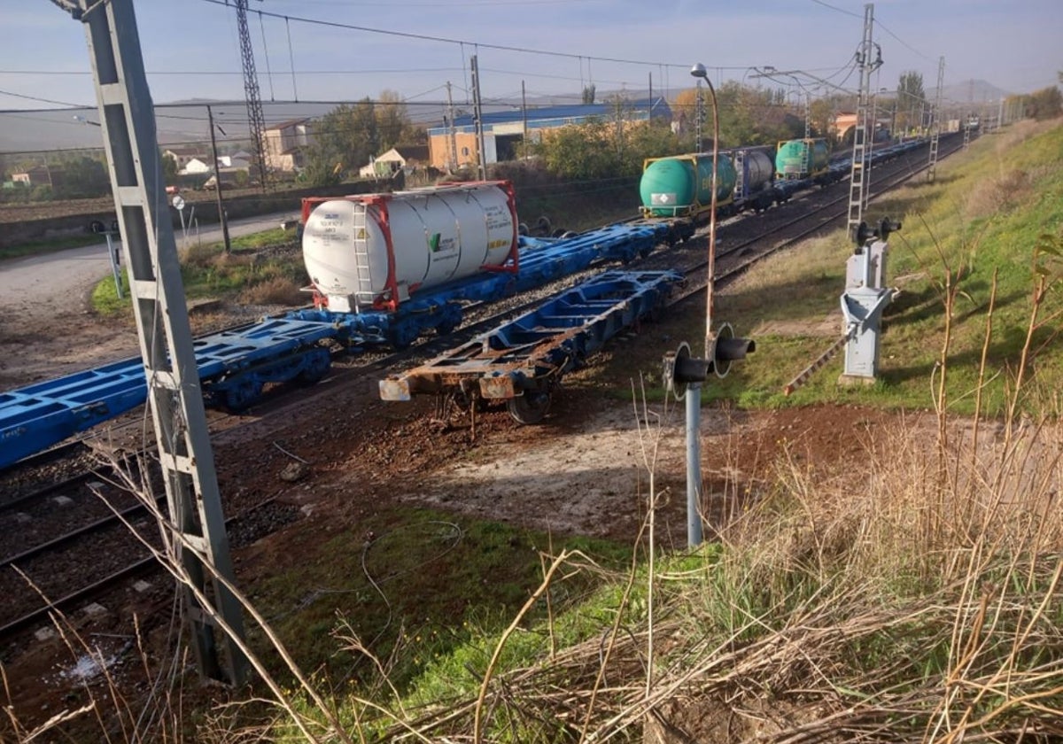 Imagen del tren descarrilado en Matillas (Guadalajara)