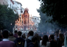 Bajo el Amparo de la Virgen en Córdoba, en una sentida oración por los difuntos