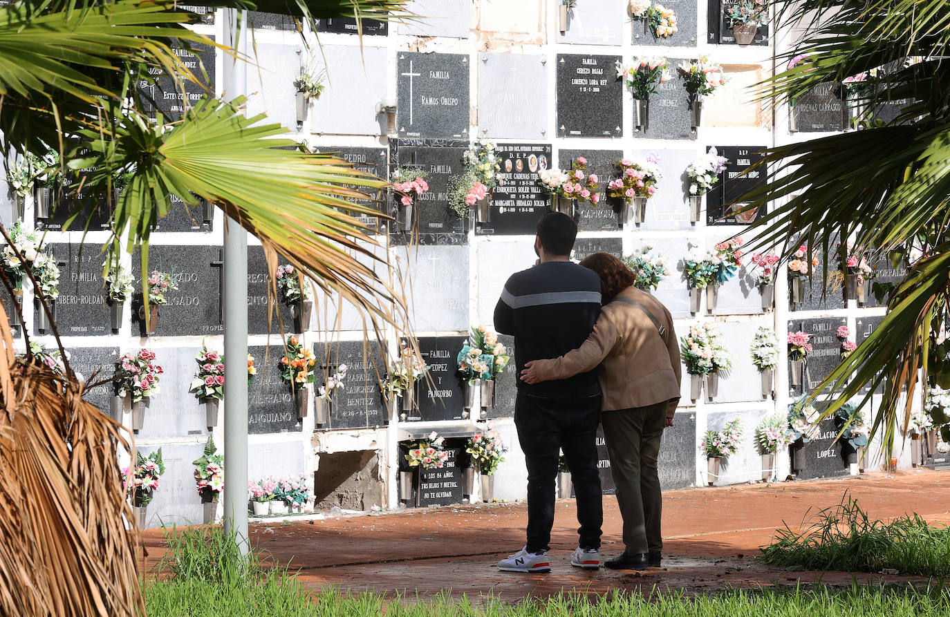 El eterno recuerdo a los difuntos en Córdoba el Día de Todos los Santos, en imágenes