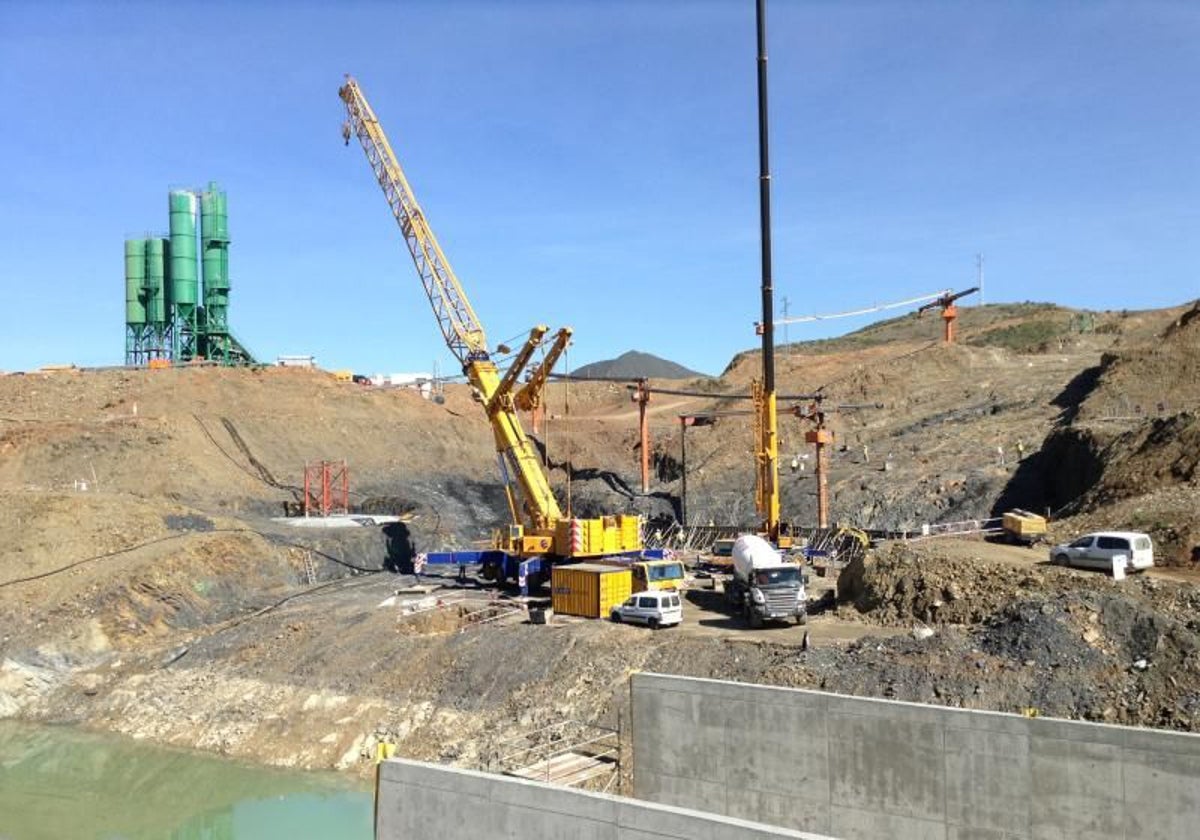 Las obras iniciadas de la presa de Alcolea