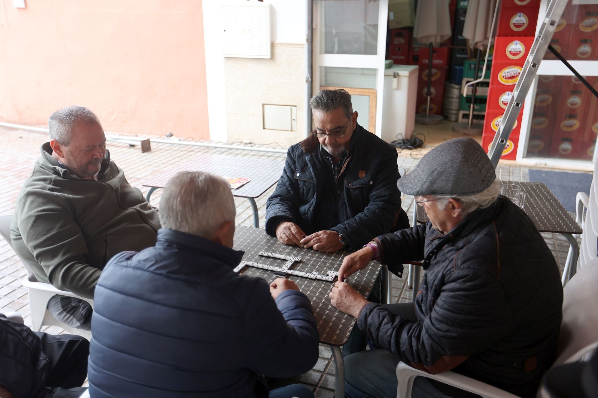 La vida en el Sector Sur y el Guadalquivir, dos de los barrios más pobres de España, en imágenes