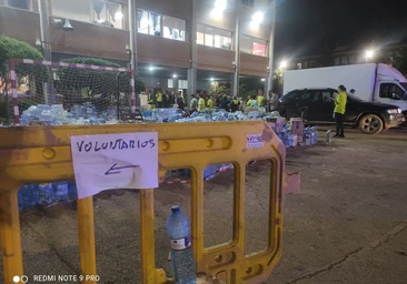 Un colegio de Valencia muta en centro logístico para ayudar a las víctimas de la catástrofe de la DANA