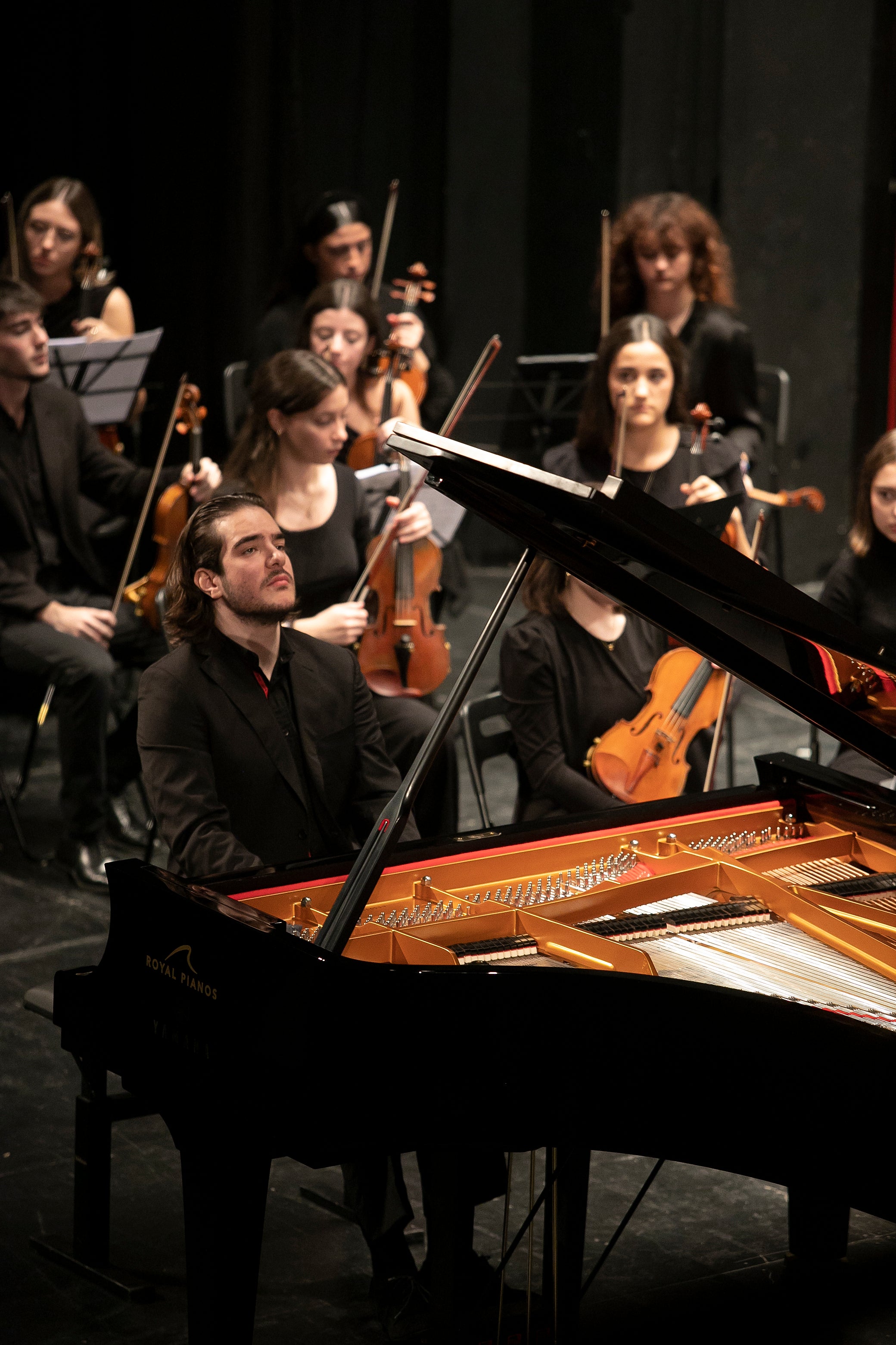 El concierto de Emin Kiourktchian y la Orquesta Joven de Córdoba, en imágenes