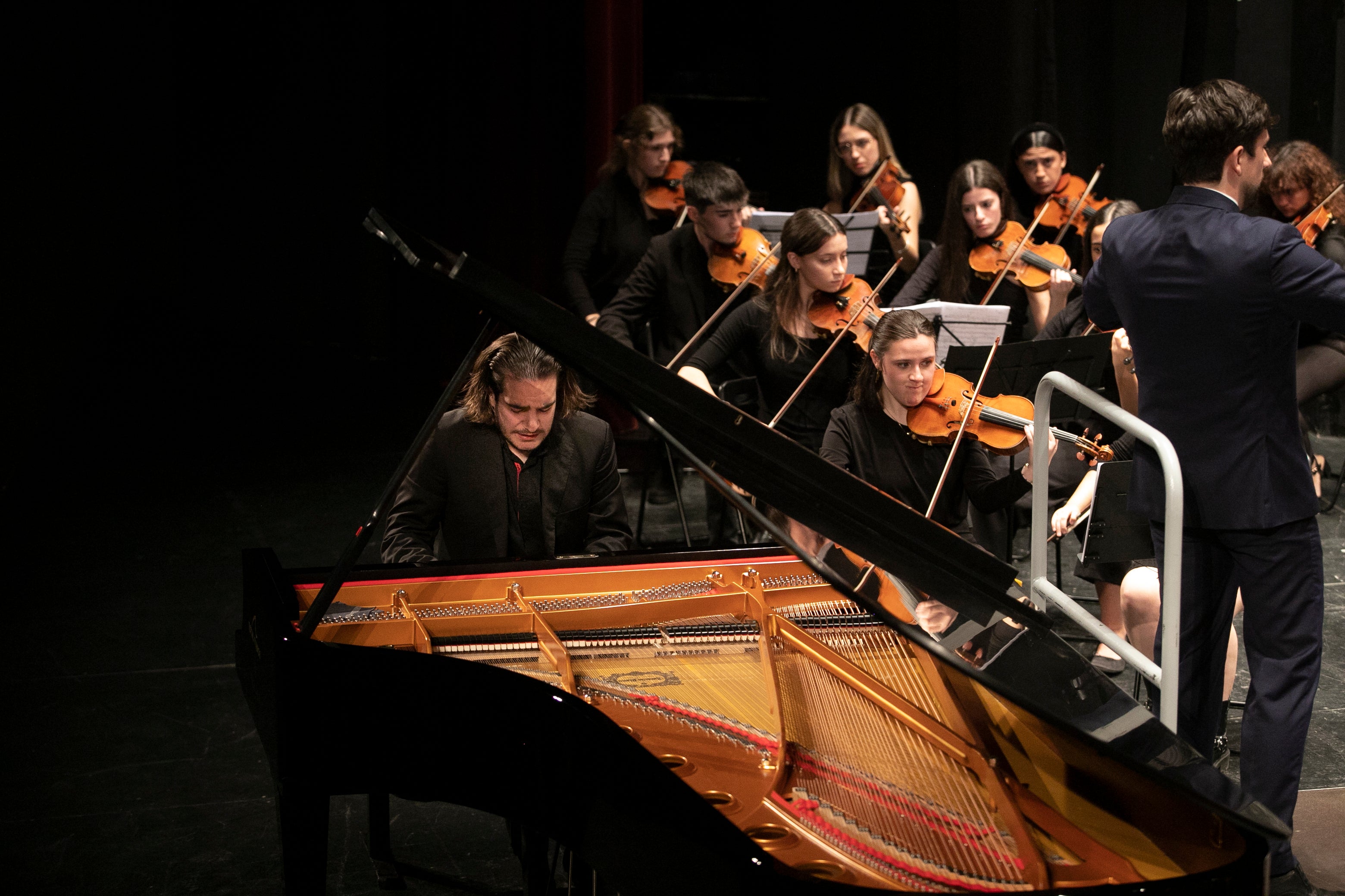 El concierto de Emin Kiourktchian y la Orquesta Joven de Córdoba, en imágenes