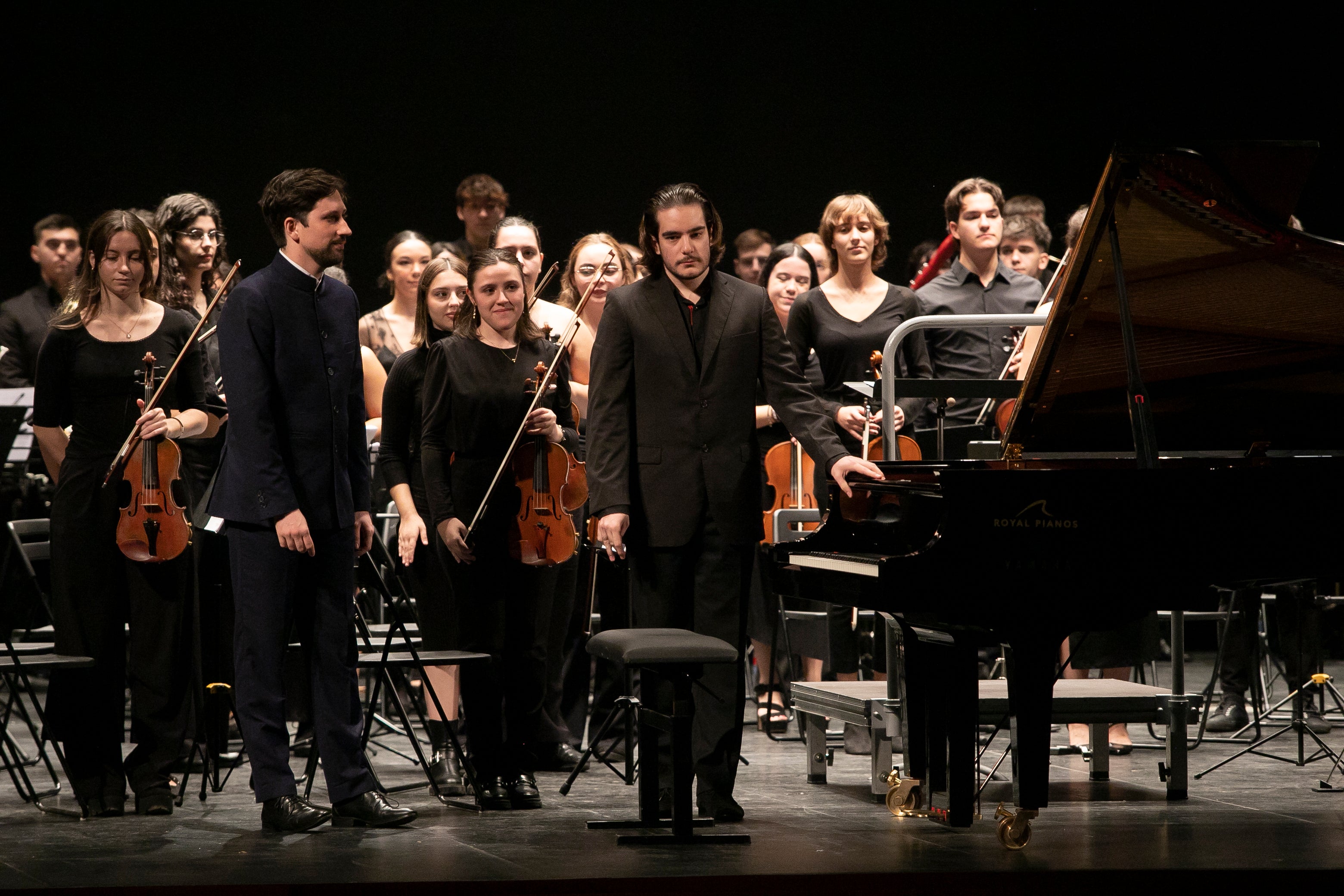 El concierto de Emin Kiourktchian y la Orquesta Joven de Córdoba, en imágenes