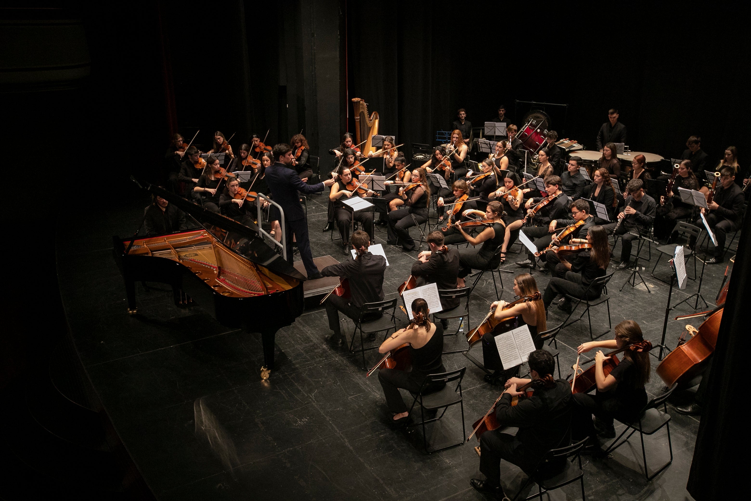 El concierto de Emin Kiourktchian y la Orquesta Joven de Córdoba, en imágenes