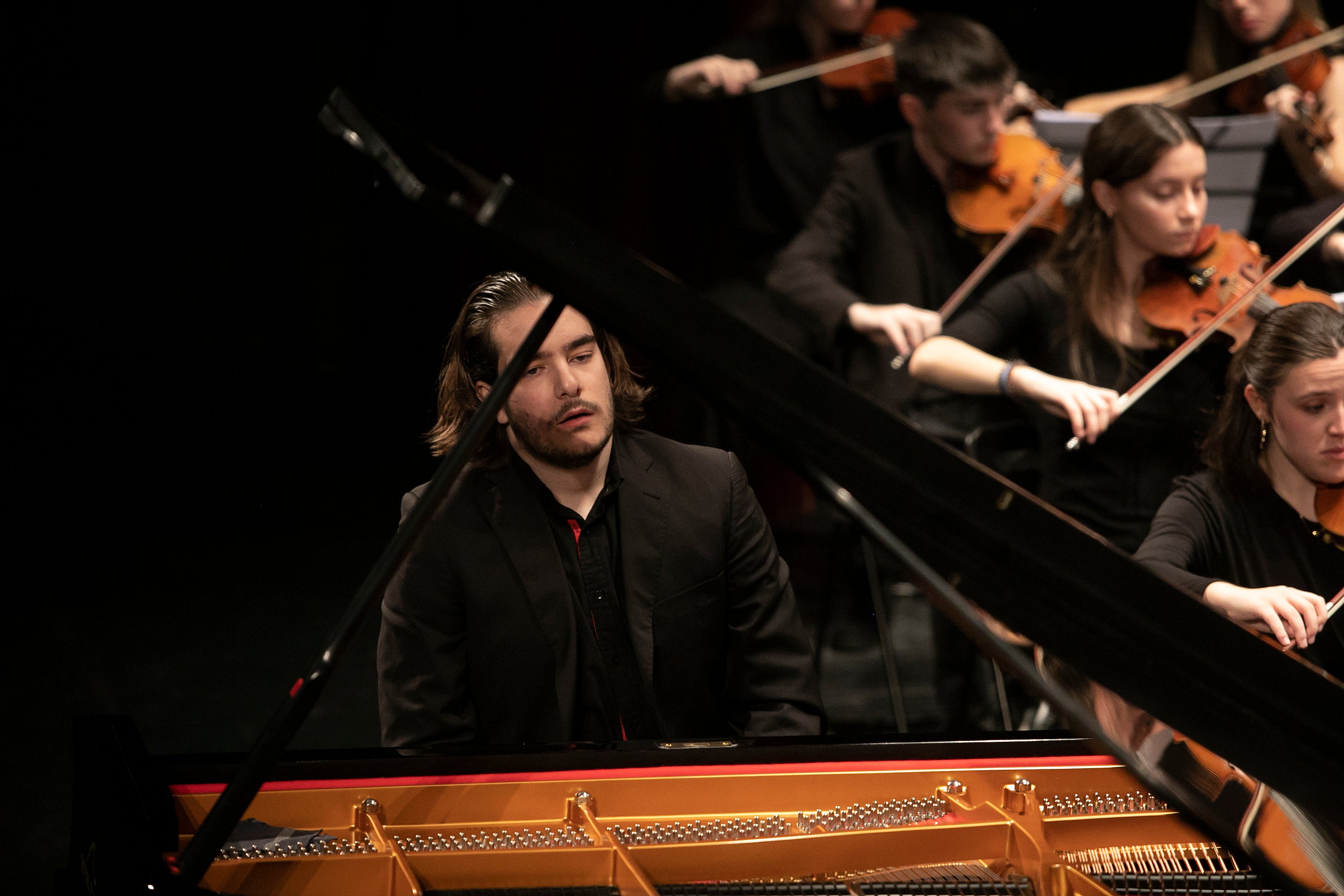 El concierto de Emin Kiourktchian y la Orquesta Joven de Córdoba, en imágenes