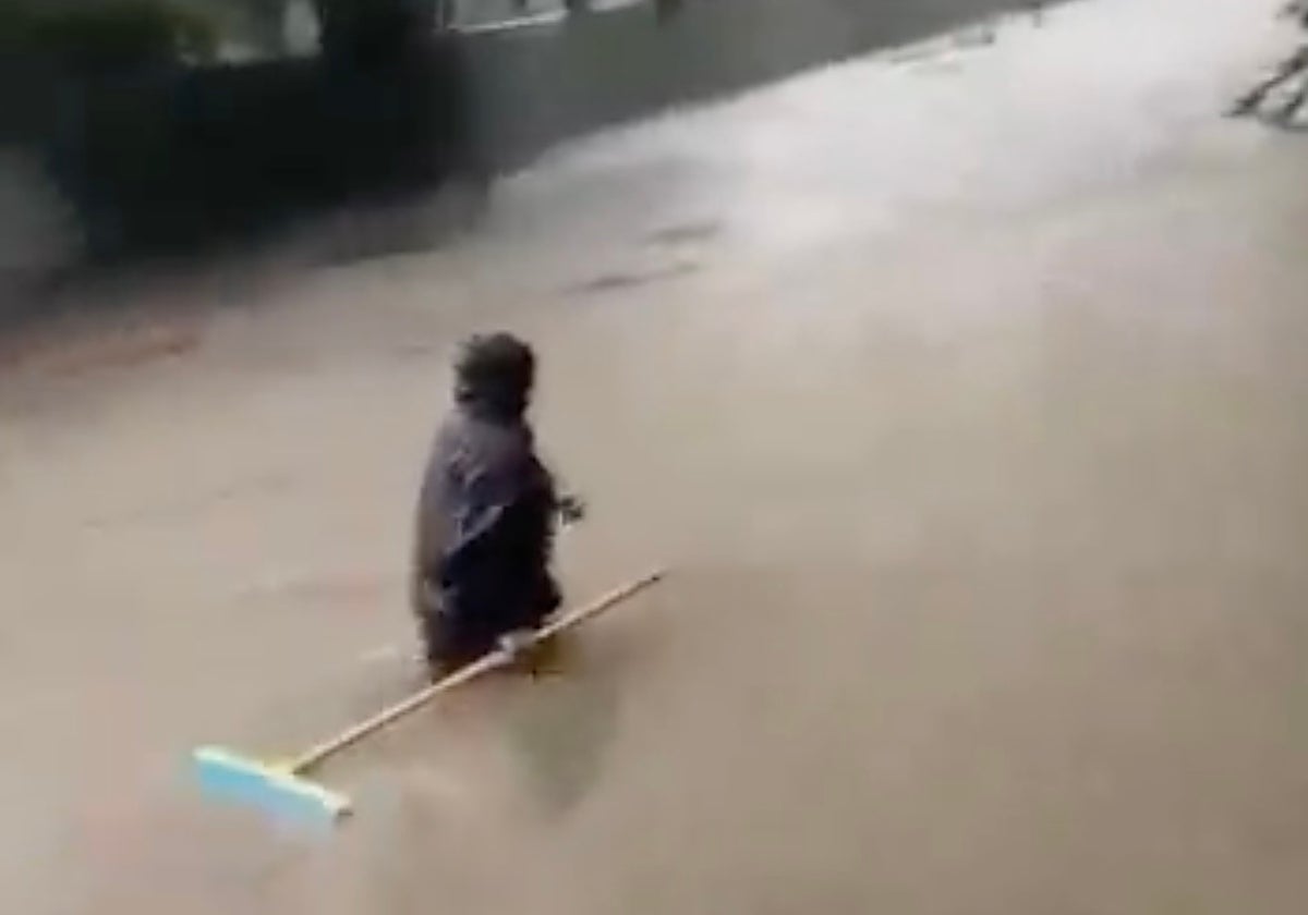 Una calle inundada en el barrio de Terramar de Sitges (Barcelona)