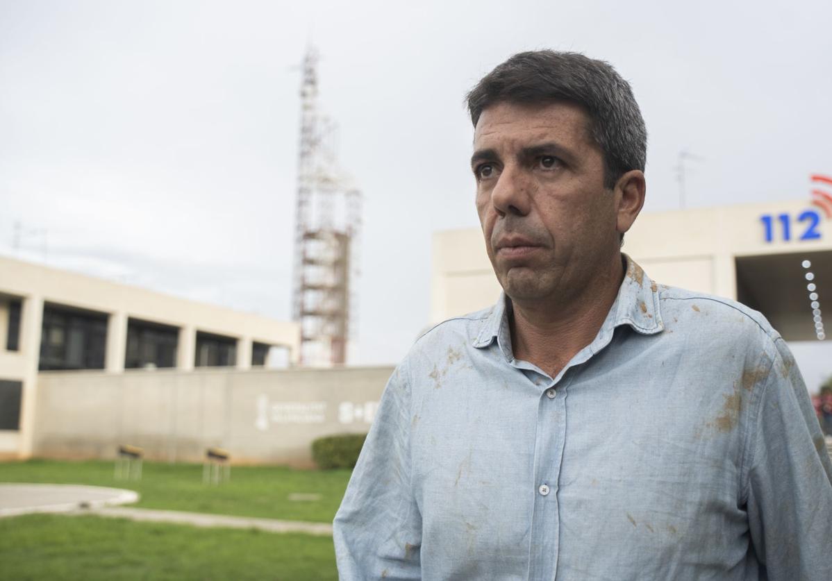 Carlos Mazón, en el centro de coordinación de emergencias este domingo