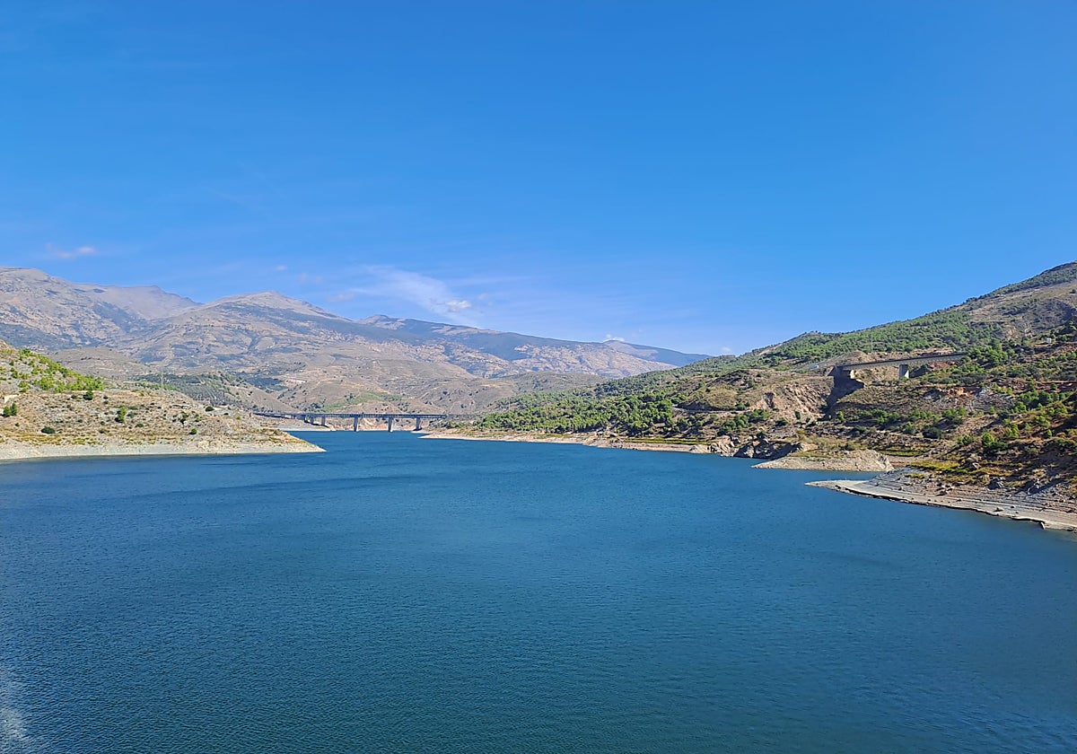 El embalse de Rules, el segundo más grande de la provincia, está a más de la mitad de su capacidad