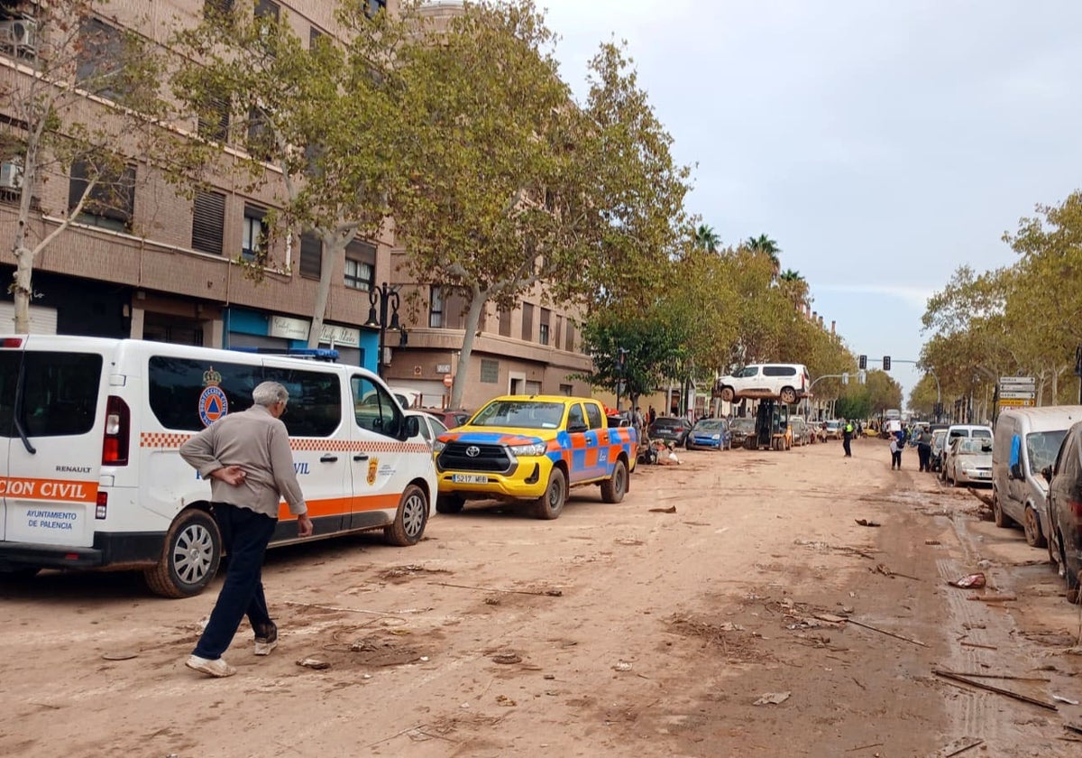 Medios de la Junta de Castilla y León trabajan en las tareas de limpieza de la DANA en Valencia