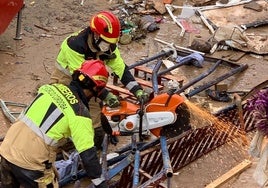 Bomberos y militares de Córdoba en la zona cero de la DANA: la batalla para achicar agua, lodo y dolor