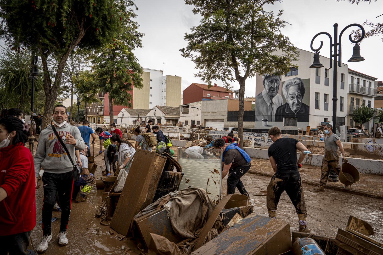 Voluntarios ayudan con la DANA en Aldaia, Valencia