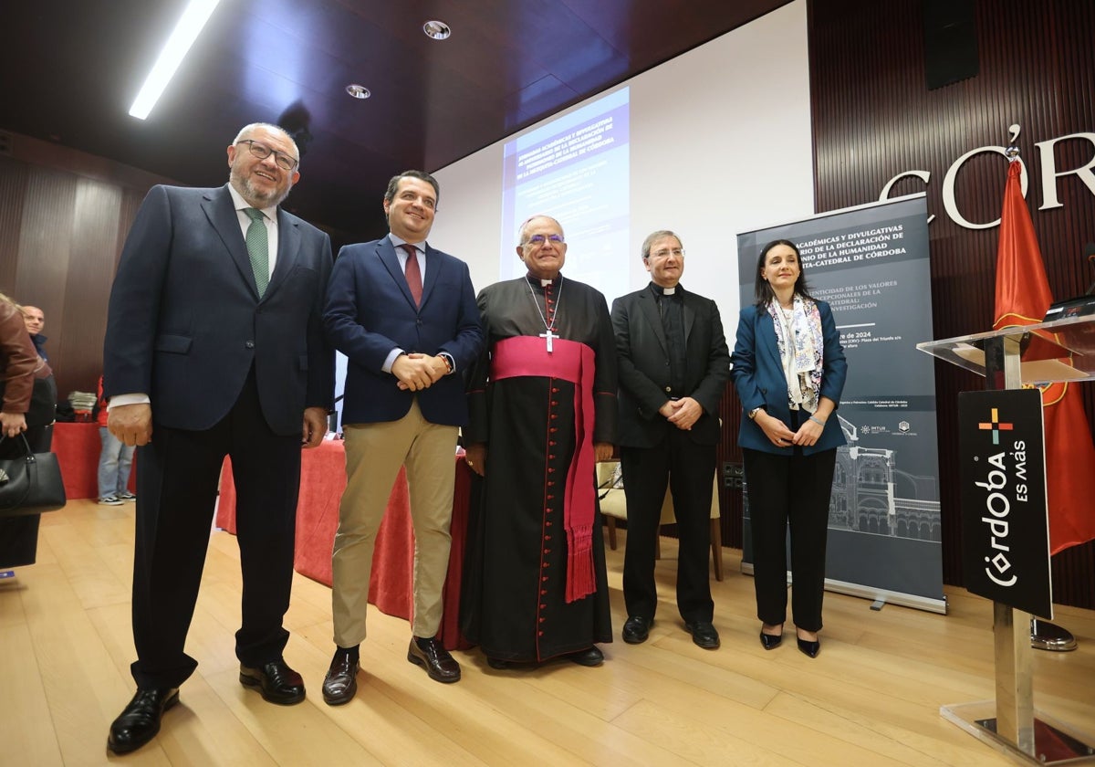 Manuel Torrralbo, José María Bellido, Demetrio Fernández, Joaquín Alberto Nieva y Marta Siles, en la inauguración de la jornada