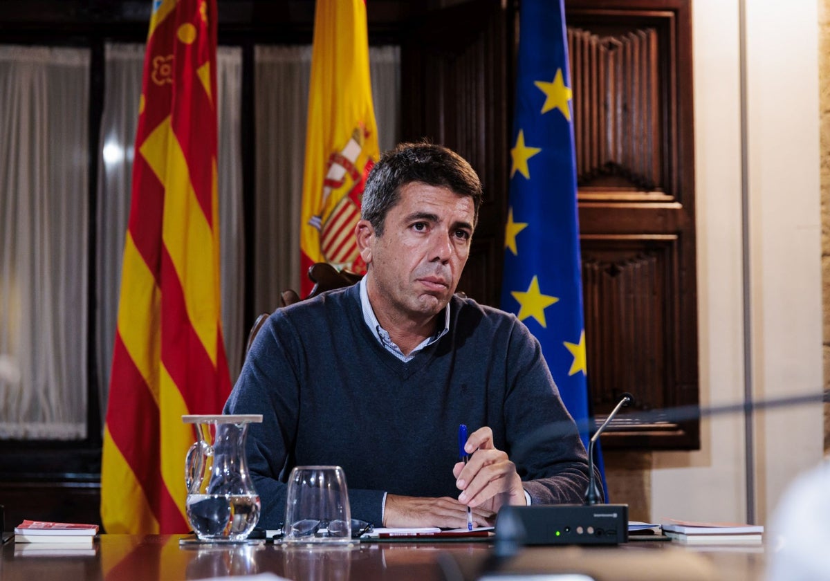 Imagen del presidente de la Generalitat Valenciana, Carlos Mazón, este lunes, durante la reunión extraordinaria del Consell