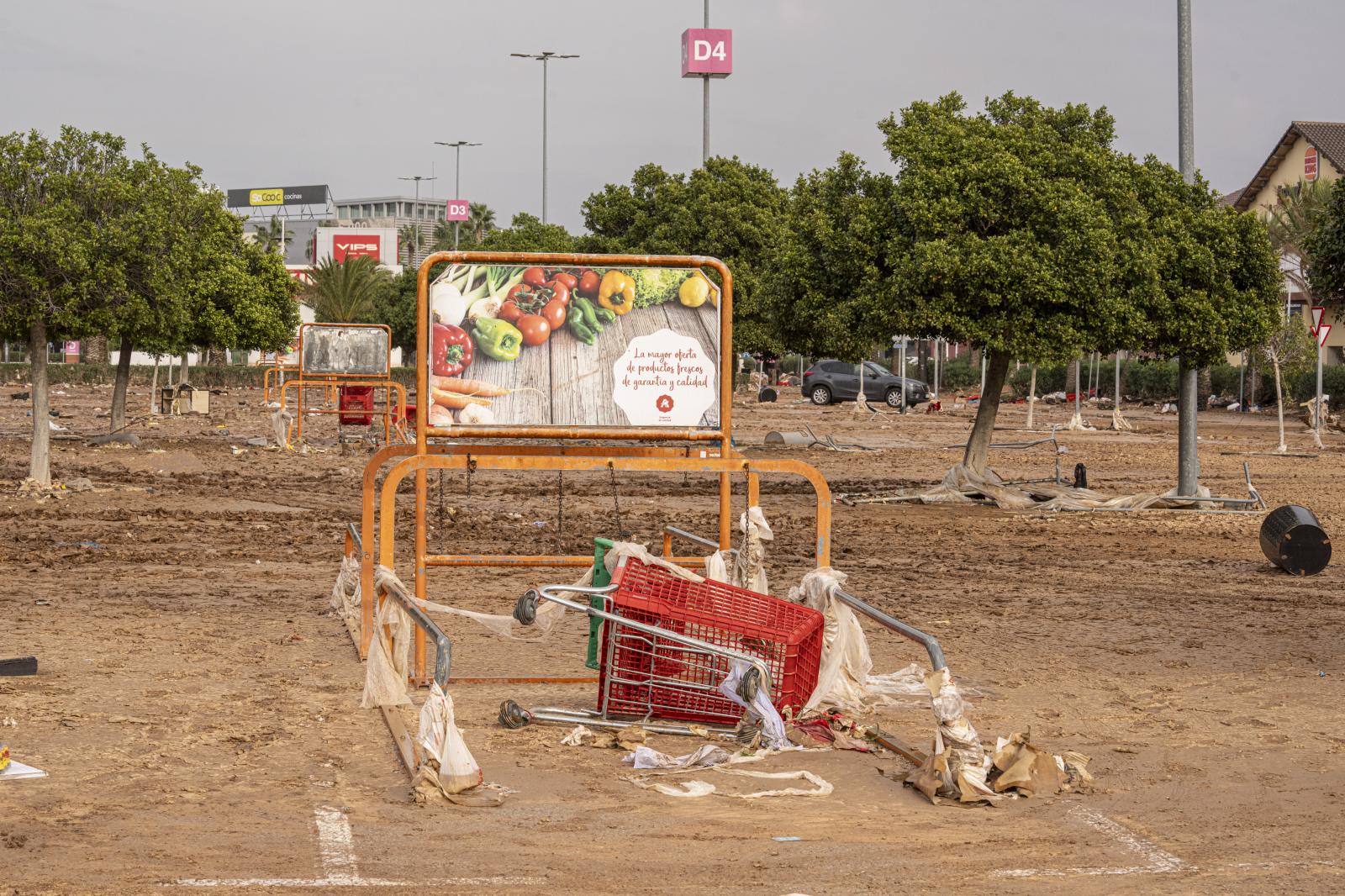 El parking de un supermercado tras el paso de la DAN