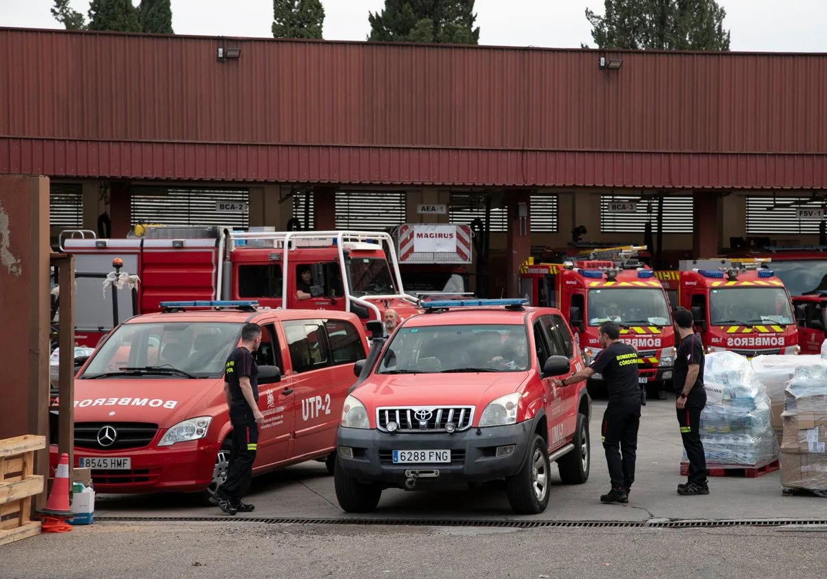 Bomberos con material en dirección a Valencia