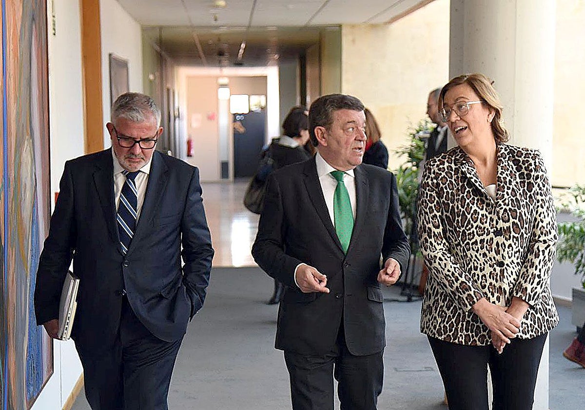 Gago y Armisén conversan antes de atender a los medios tras la reunión mantenida