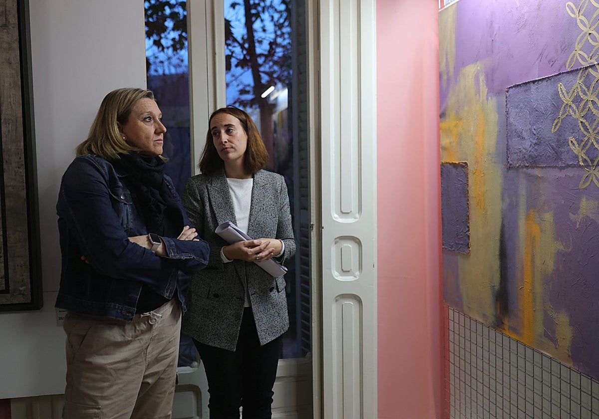 La vicepresidenta de la Junta de Castilla y León y consejera de Familia e Igualdad de Oportunidades, Isabel Blanco, visita la exposición 'Art on the road 2024'.