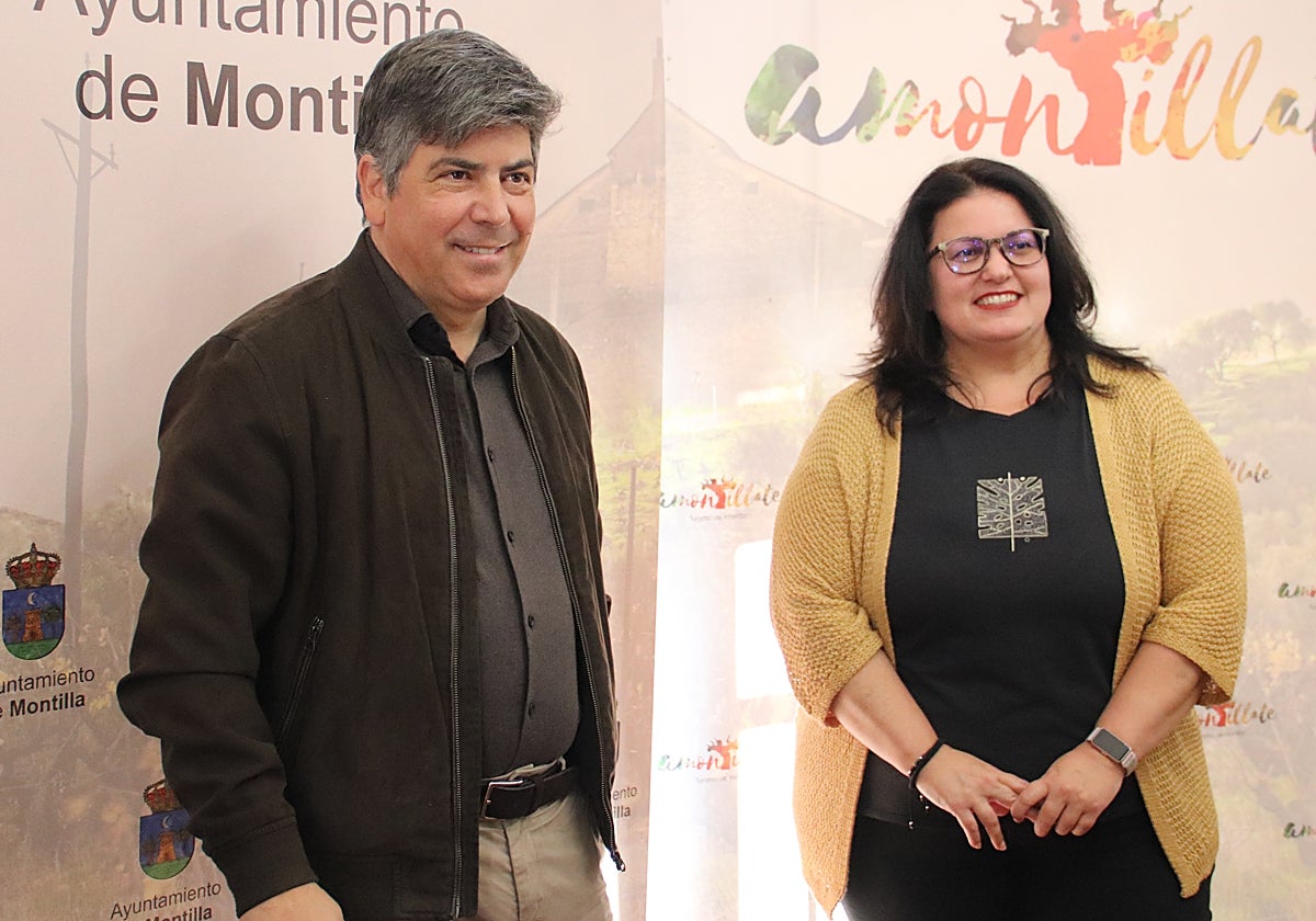 El alcalde junto a la teniente de alcalde de Hacienda, este martes
