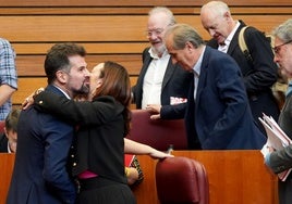 La Junta de Castilla y León ofrece un «gran pacto» para los Presupuestos de 2025 del que duda la oposición