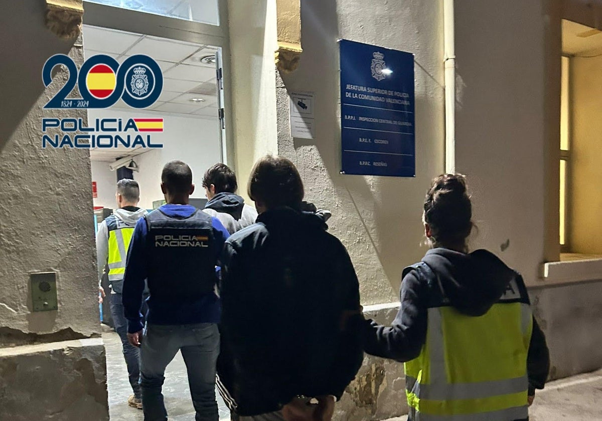 Imagen de detenidos por saqueos en comercios durante la DANA en Valencia