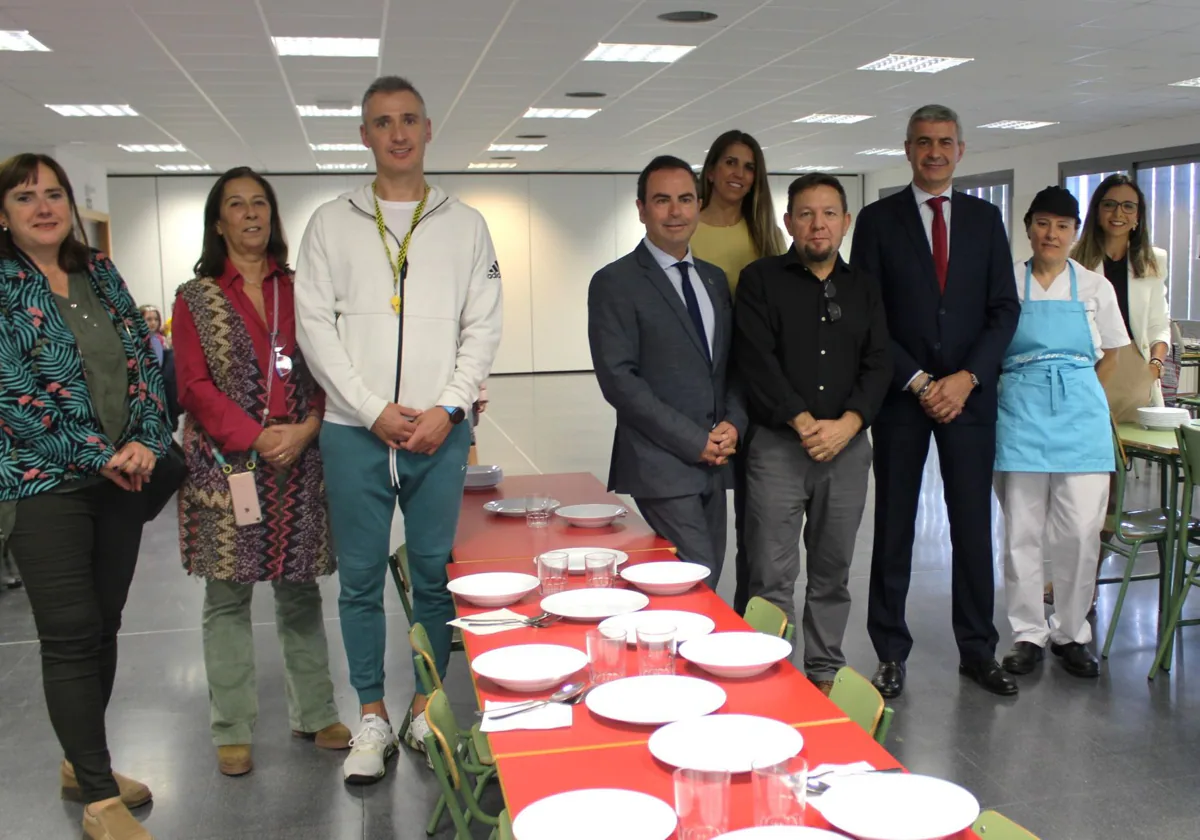 Álvaro Gutiérrez y José Gutiérrez han inaugurado el nuevo servicio en el CEIP 'San Isidro Labrador'