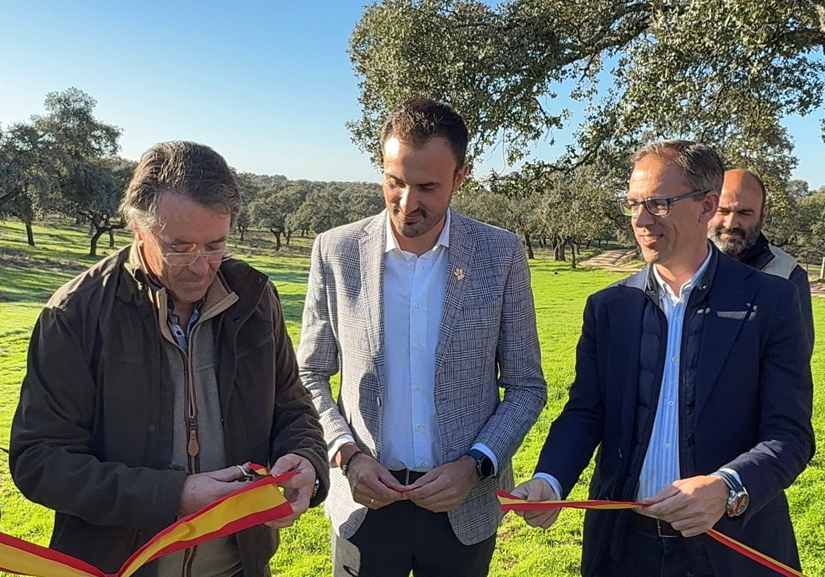 Autoridades durante la inauguración del evento