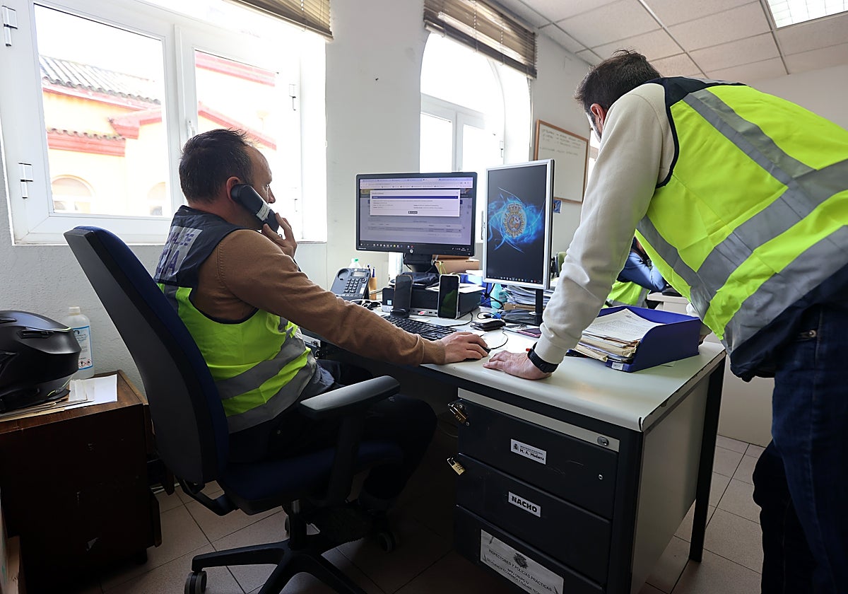 Agentes en la comisaría de la Policía Nacional en Córdoba