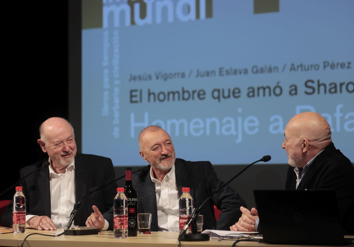 Juan Eslava Galán, Arturo Pérez-Reverte y Jesús Vigorra, tres de los participantes en la cita