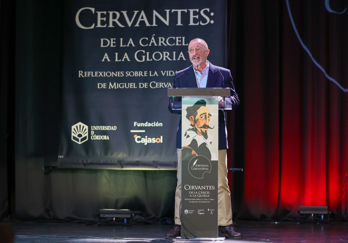 Arturo Pérez-Reverte, en su conferencia