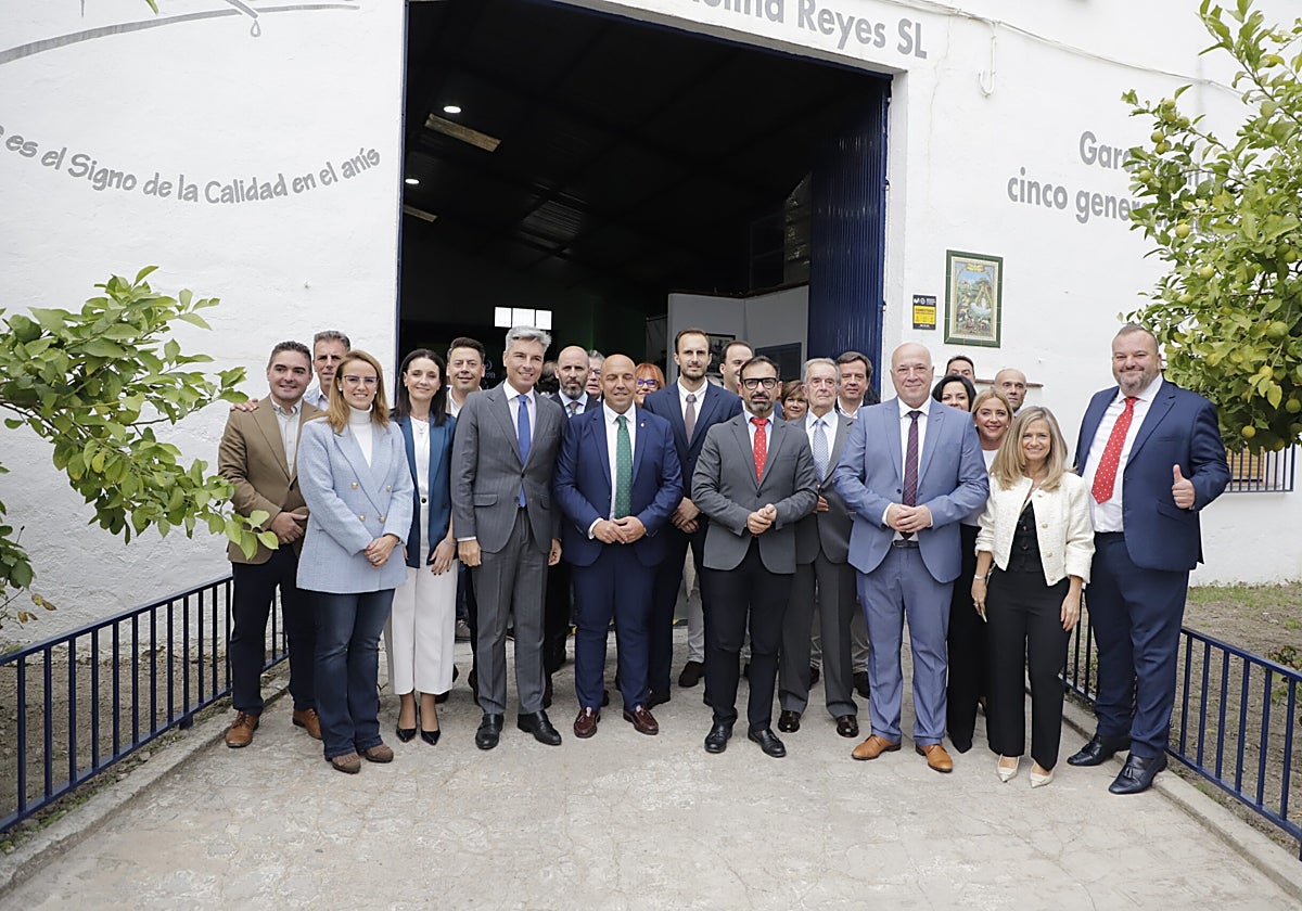 Autoridades en la presentación de la campaña en la localidad de la Subbética