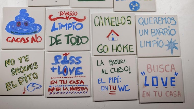 Una selección de los azulejos que se colgarán en Malasaña