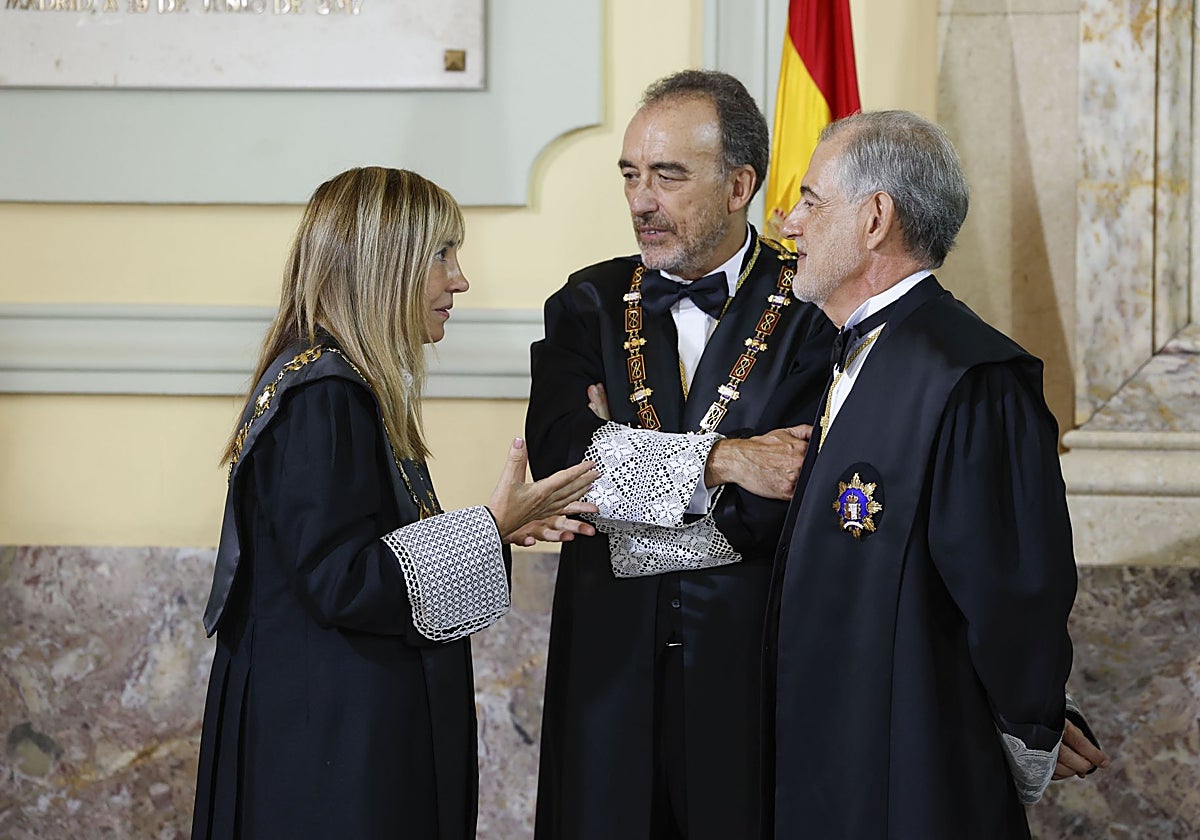 La presidenta del CGPJ y el Tribunal Supremo, Isabel Perelló, junto a los magistrados Manuel Marchena y Pablo Lucas
