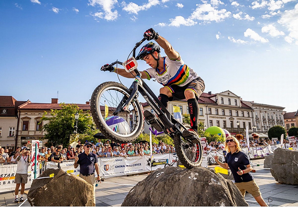 Alejandro Montalvo, con el maillot de campeón del mundo