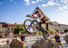 Alejandro Montalvo, un equilibrista sobre ruedas anda suelto en Gerindote