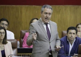 Moreno achaca a la «máquina del fango» de un PSOE andaluz en crisis la denuncia de los contratos del SAS