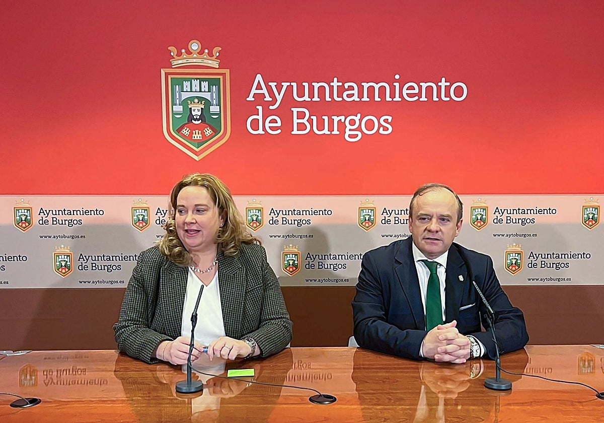 La alcaldesa de Burgos, Cristina Ayala (PP) y el vicealcalde, Fernando Martínez-Acitores, (Vox), en una  imagen de archivo
