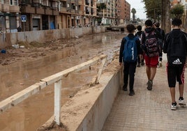 Una veintena de pueblos afectados por la riada en Valencia suspenden clases ante la llegada de otra DANA este miércoles