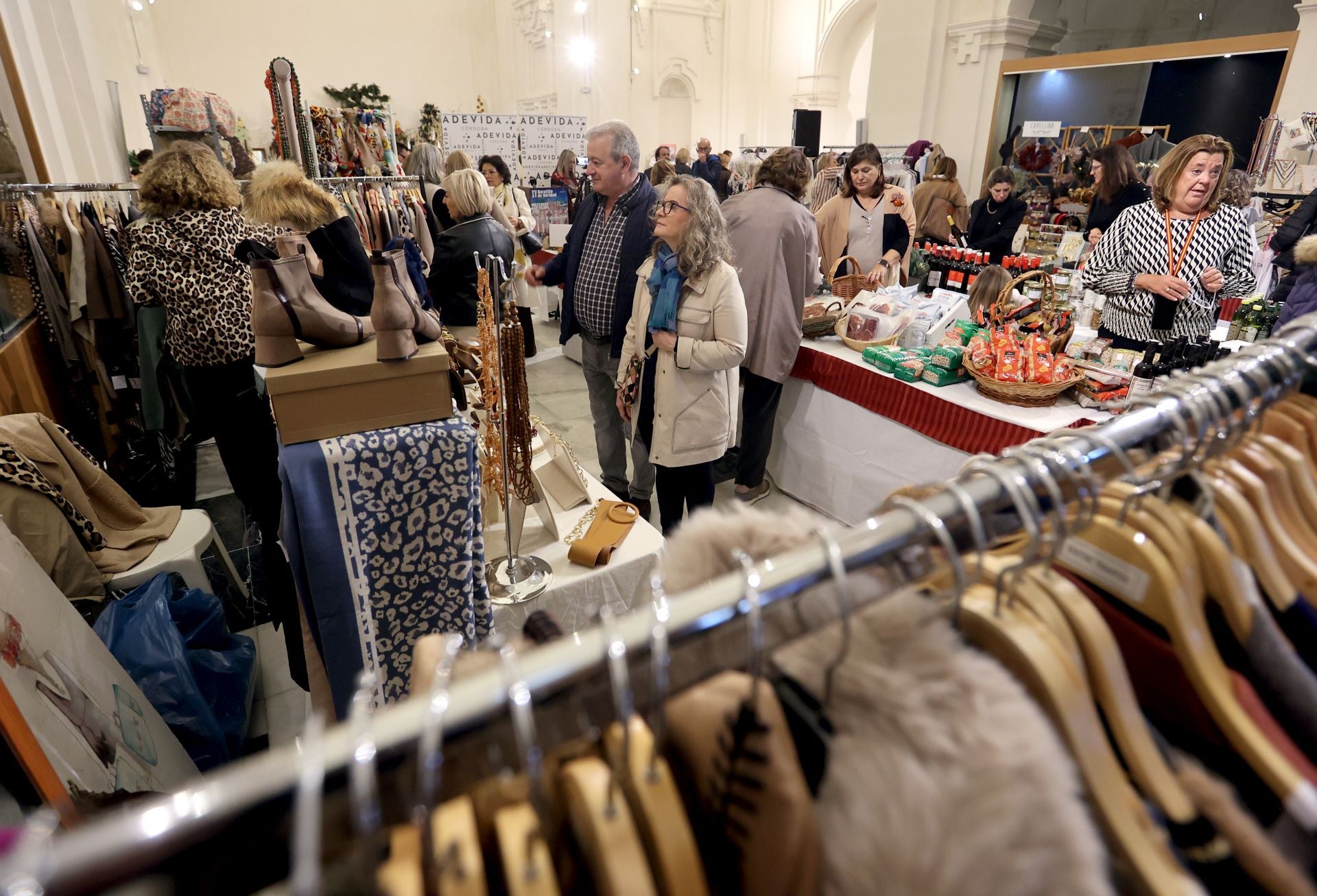 La inauguración del XV Baratillo de Adevida en Córdoba, en imágenes